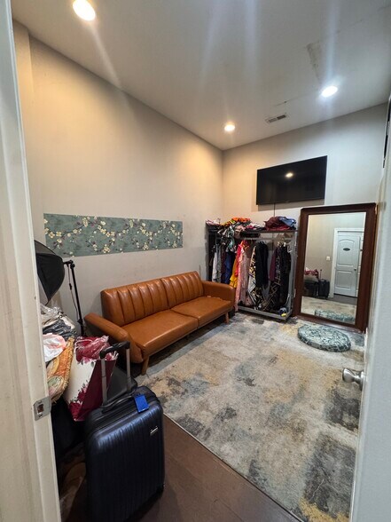 More Photos Of 1020 W Leland Ave, Chicago Apartments For Lease