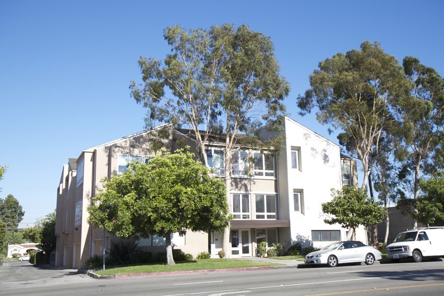 Primary Photo Of 3950 Long Beach Blvd, Long Beach Medical For Sale