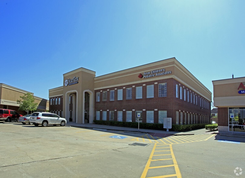 More Photos Of 9330 W Broadway St, Pearland Unknown For Lease