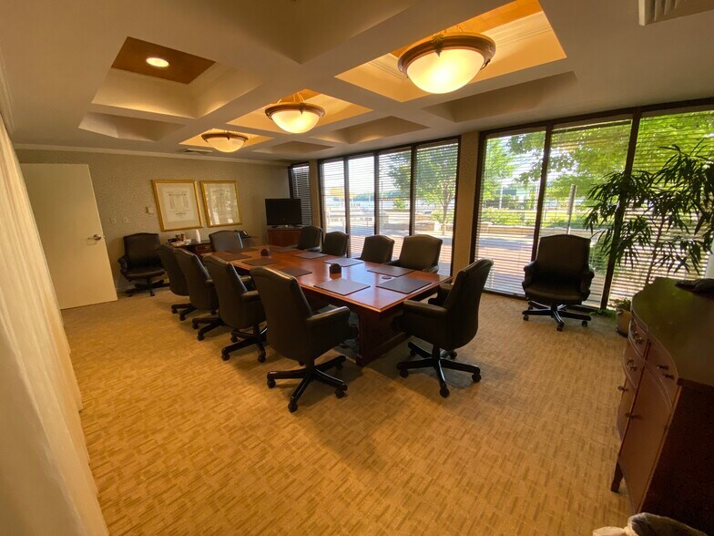 More Photos Of 100 Saint Ann St, Owensboro Office For Lease