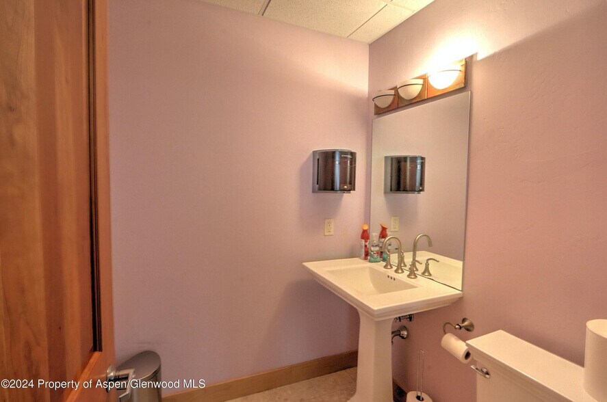 More Photos Of 1607 Grand Ave, Glenwood Springs Loft Creative Space For Sale