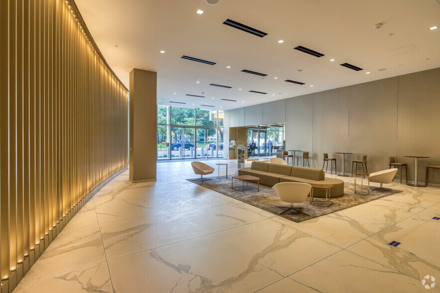 More Photos Of 400 N Tampa St, Tampa Office For Lease