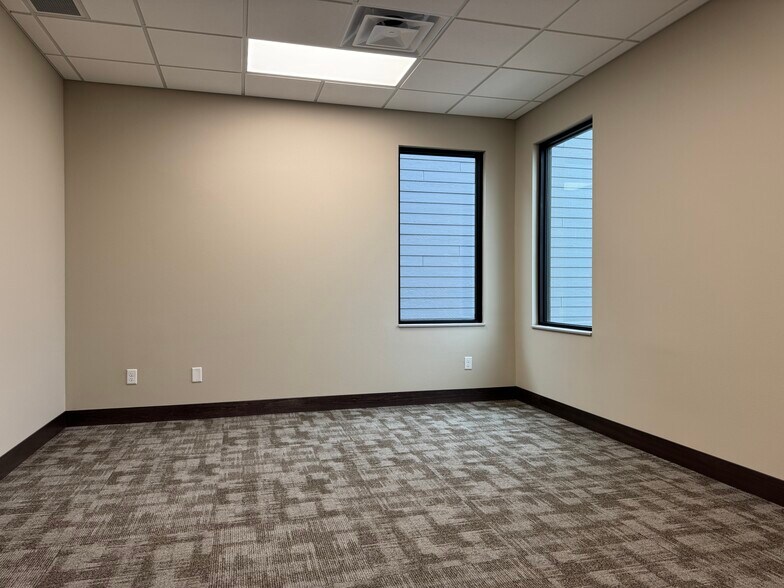 More Photos Of 5205 E 57th St, Sioux Falls Office For Sale