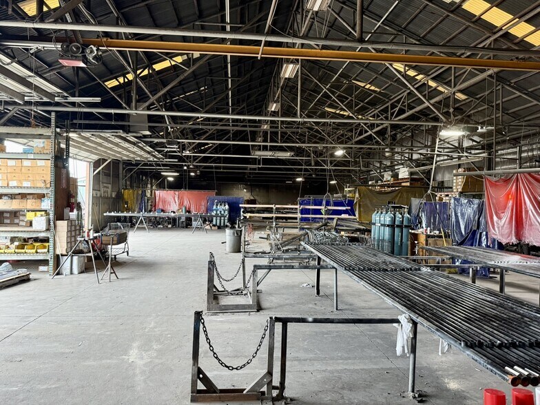 More Photos Of 2448 W Main St, Grand Prairie Unknown For Lease