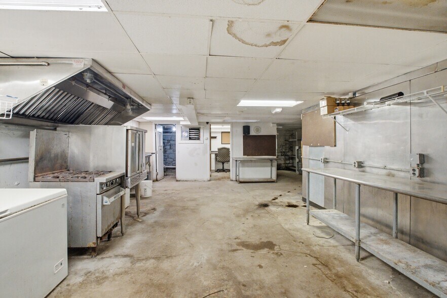 More Photos Of 297 Franklin St, Buffalo Restaurant For Lease