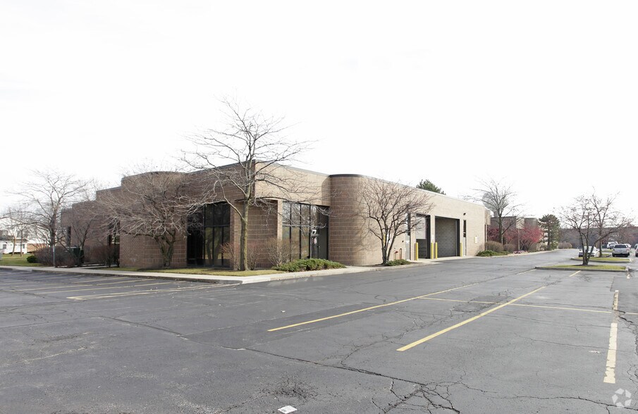 More Photos Of 1009-1033 S Butterfield Rd, Vernon Hills Unknown For Lease