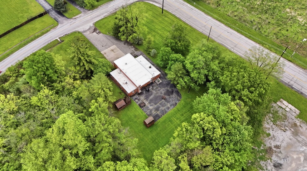 More Photos Of 7731 Traders Ln, Indianapolis Office For Sale