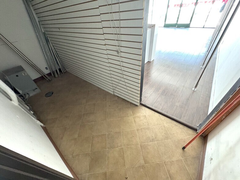 More Photos Of 1100 Wall St, Los Angeles General Retail For Lease
