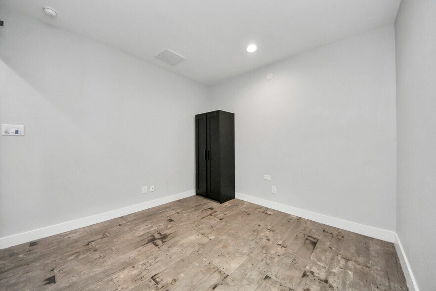 More Photos Of 1708 Winter St, Houston Apartments For Sale