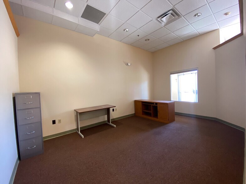 More Photos Of 1655 N Grandview Ln, Bismarck Office For Lease
