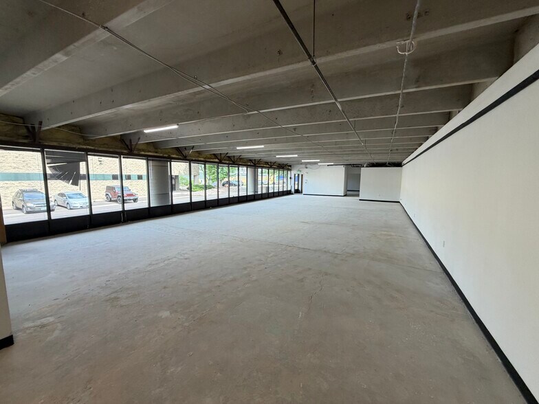 More Photos Of 535 E Cimarron St, Colorado Springs Warehouse For Sale