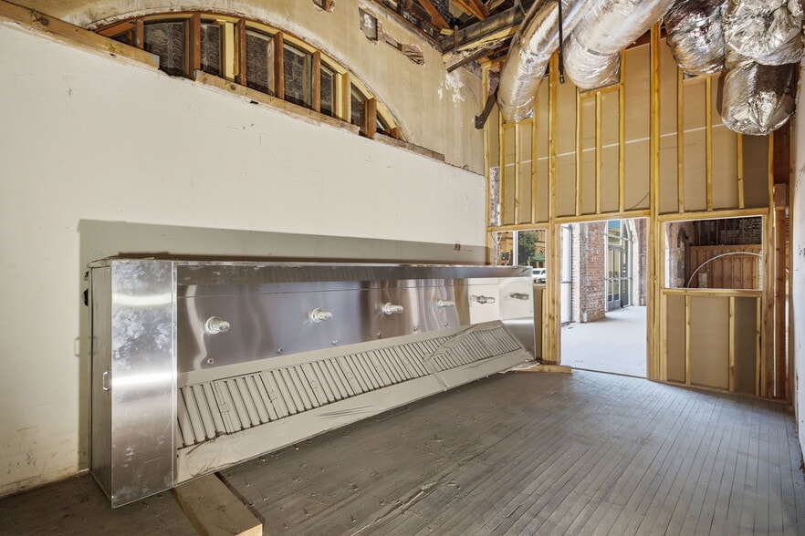More Photos Of 1623-1633 19th St, Bakersfield Freestanding For Lease