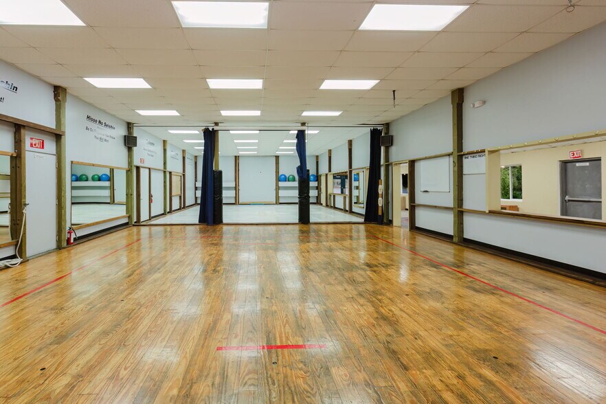 More Photos Of 4560 SE Mile Hill Dr, Port Orchard Freestanding For Lease
