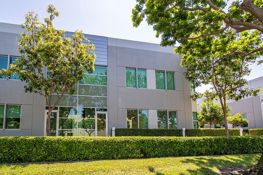 More Photos Of 9205 Research Dr, Irvine Loft Creative Space For Sale