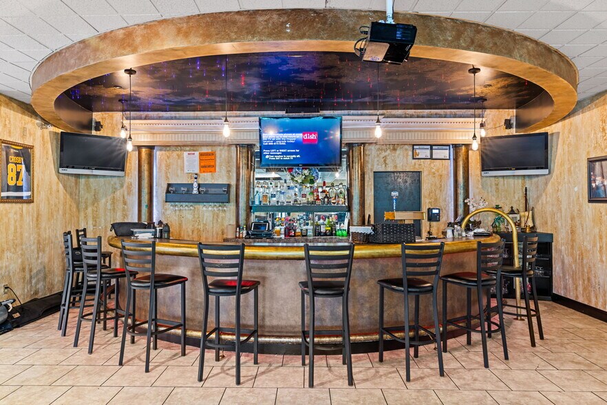 More Photos Of 2001 E Washington St, New Castle Restaurant For Sale