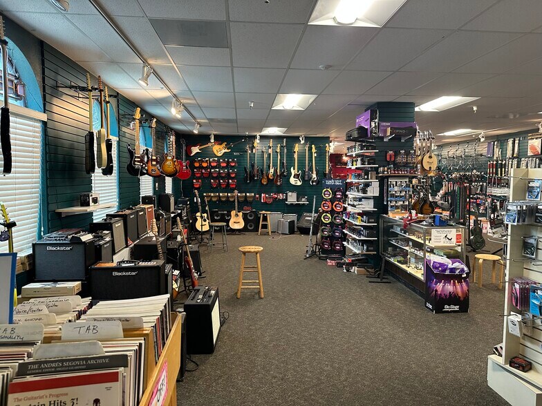 More Photos Of 1970 Lake Blvd, Davis Medical For Sale