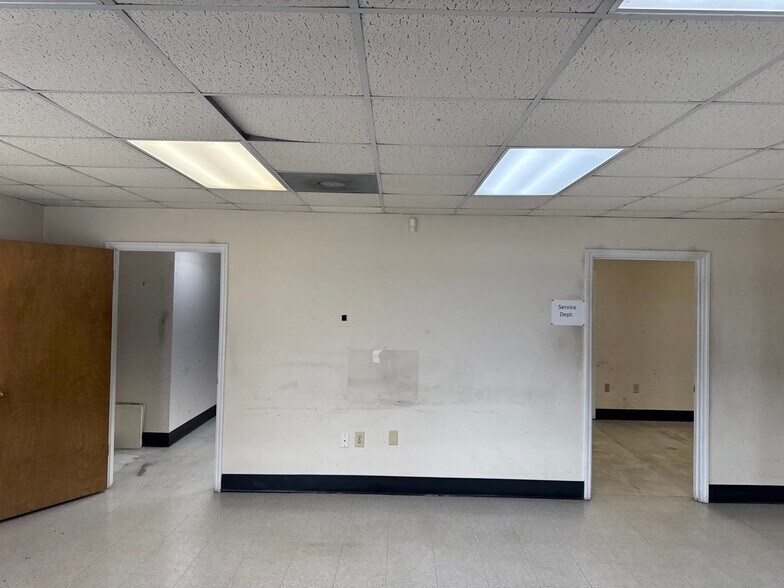 More Photos Of 225 Allied Industrial Blvd, Macon-Bibb Warehouse For Lease