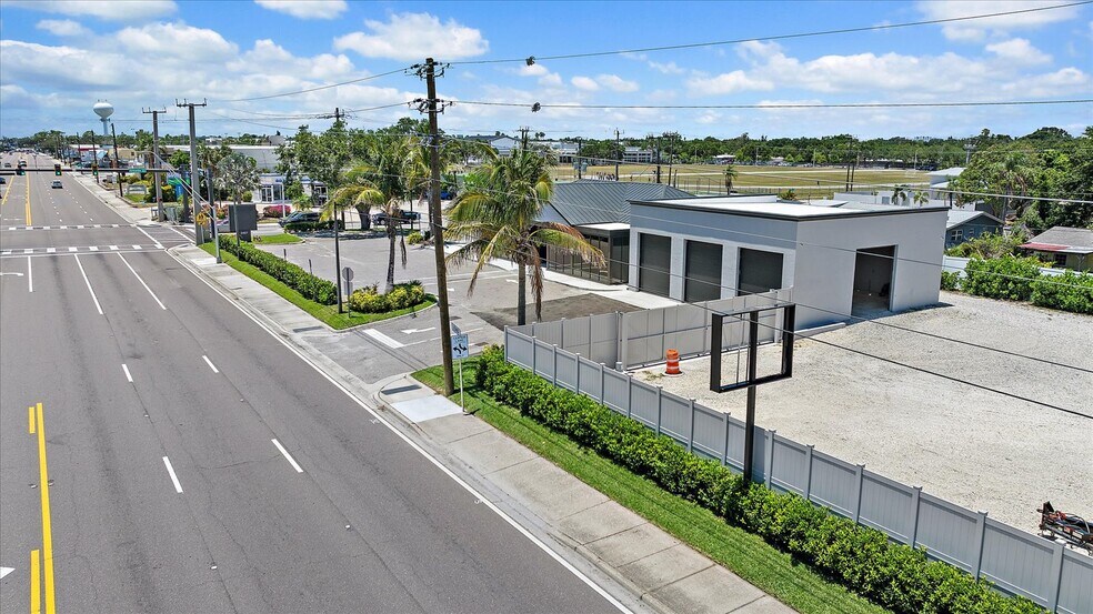 More Photos Of 2407 Bee Ridge Rd, Sarasota Restaurant For Sale