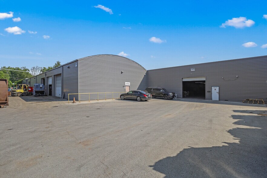 More Photos Of 85-125 Hankes Ave, Aurora Warehouse For Sale