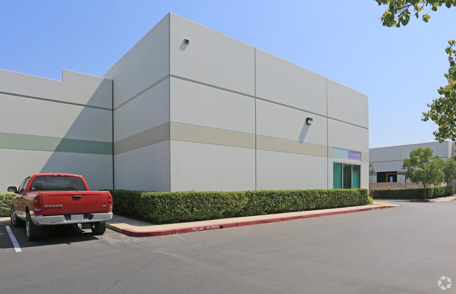 More Photos Of 1252 DuPont Ct, Manteca Warehouse For Lease