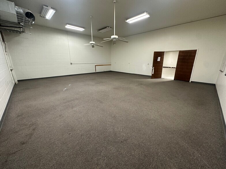 More Photos Of 5107 N Macarthur Blvd, Oklahoma City Freestanding For Lease