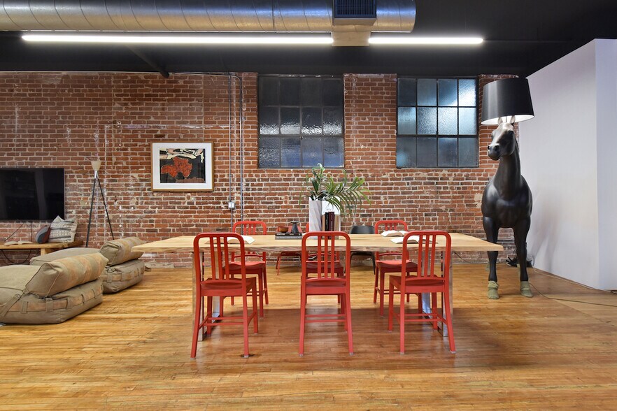 More Photos Of 500-530 Molino St, Los Angeles Office For Sale