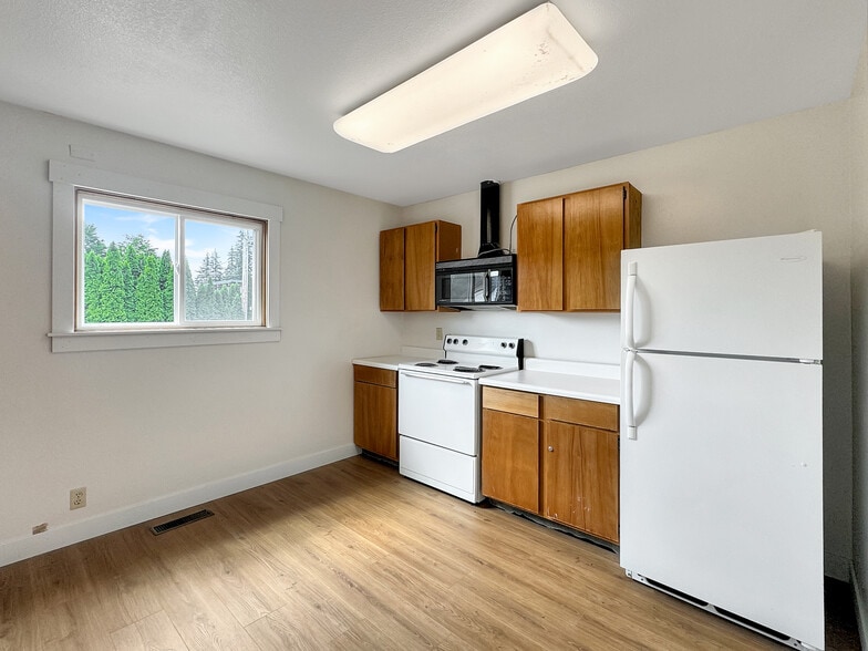 More Photos Of 902 E Maple St, Arlington Medical For Sale