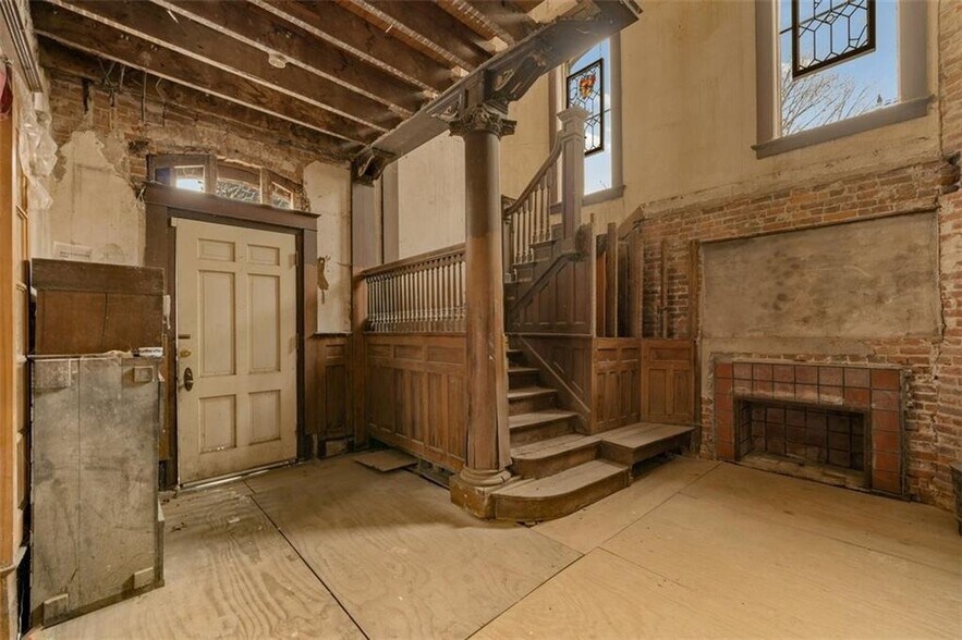 More Photos Of 809 Hall St, Saint Joseph Hospitality For Sale