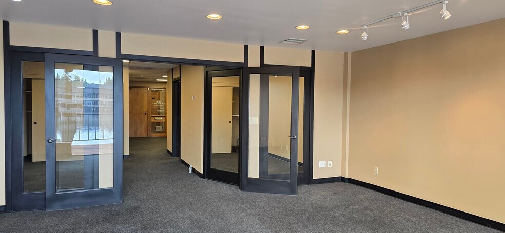 More Photos Of 9 Lake Bellevue Dr, Bellevue Office For Sale