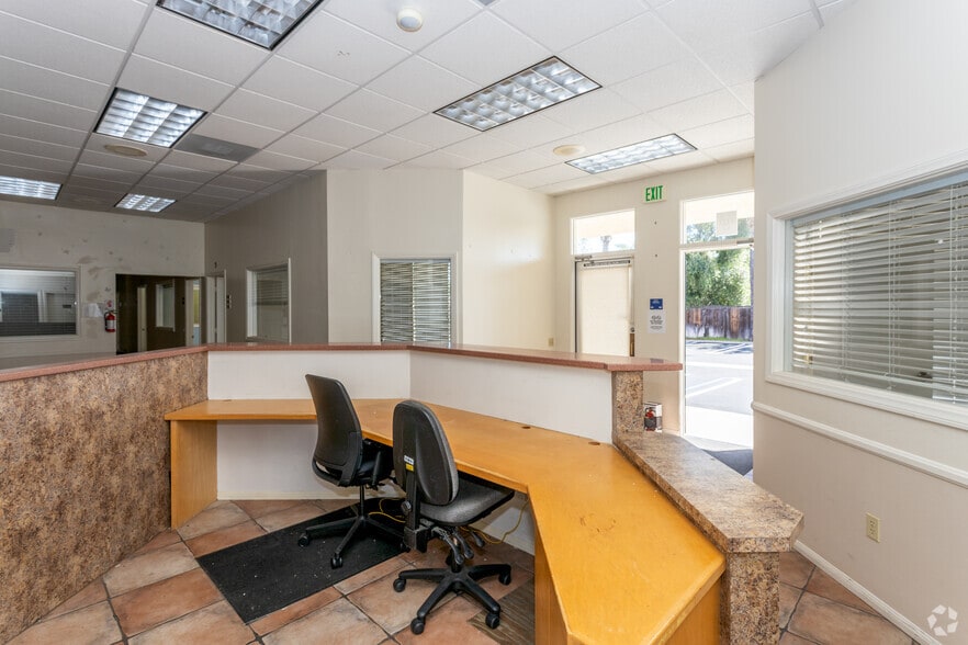 More Photos Of 940 E Valley Pky, Escondido Unknown For Lease