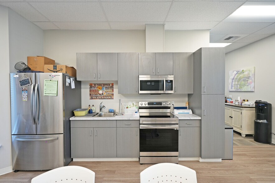 More Photos Of 1800 Rainier Pl, Union Gap Office For Lease