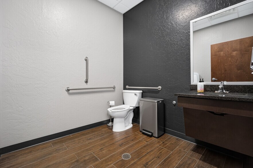 More Photos Of 2804 SW 134th St, Oklahoma City Medical For Sale
