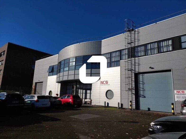 More Photos Of 3 Rue Du Groupe Manoukian, Élancourt Light Manufacturing For Lease