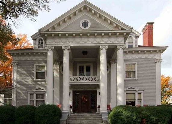 More Photos Of 230 Wellington St, Traverse City Hospitality For Sale