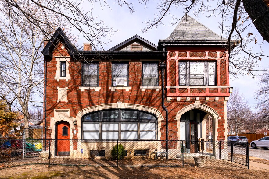 More Photos Of 5001 Pernod Ave, Saint Louis Flex For Sale