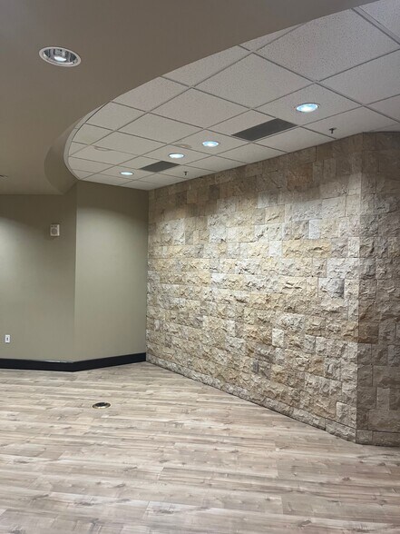 More Photos Of 86 N University Ave, Provo Office Residential For Lease