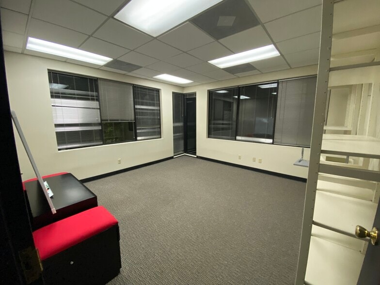 More Photos Of 2255 Cumberland Pky SE, Atlanta Business Park For Lease