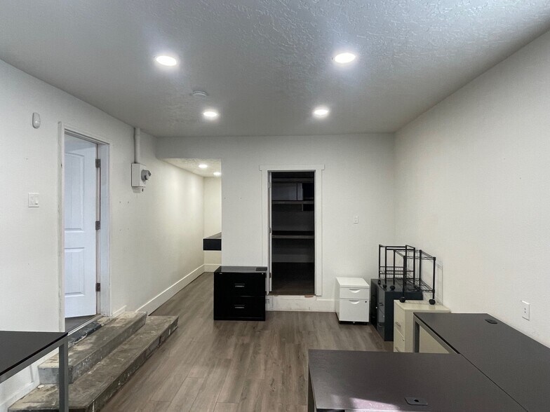 More Photos Of 3070 NW Canal Blvd, Redmond Land For Lease