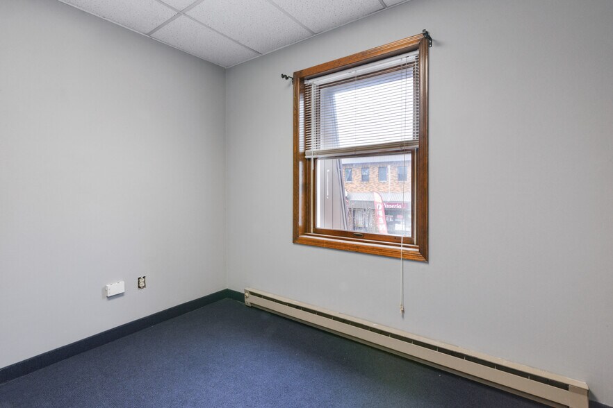 More Photos Of 127 Chestnut St, Roselle Park Storefront For Sale