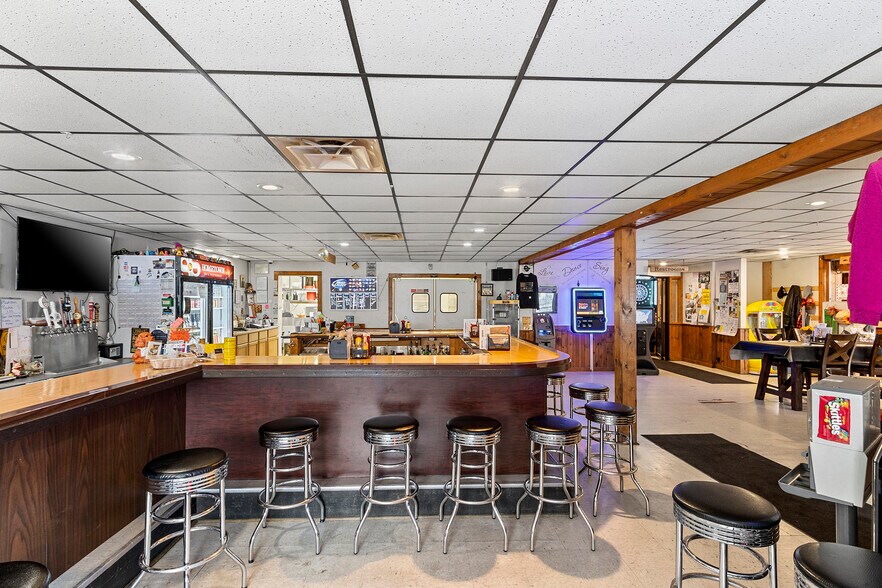 More Photos Of 211 N Maple Ave, Oconto Falls Restaurant For Sale
