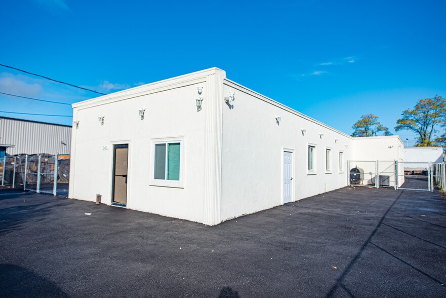 Primary Photo Of 141 Pine Aire Dr, Bay Shore Storefront Retail Office For Sale