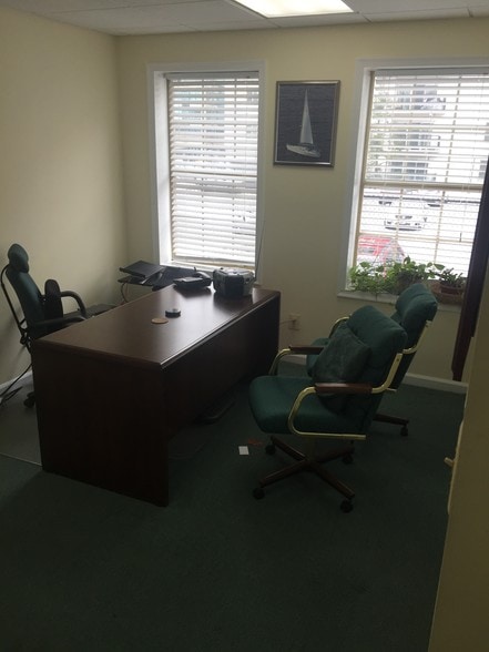 More Photos Of 8607-8609 2nd Ave, Silver Spring Medical For Sale