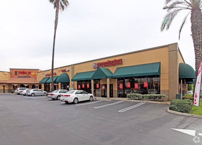More Photos Of 665 N Tustin St, Orange General Retail For Lease