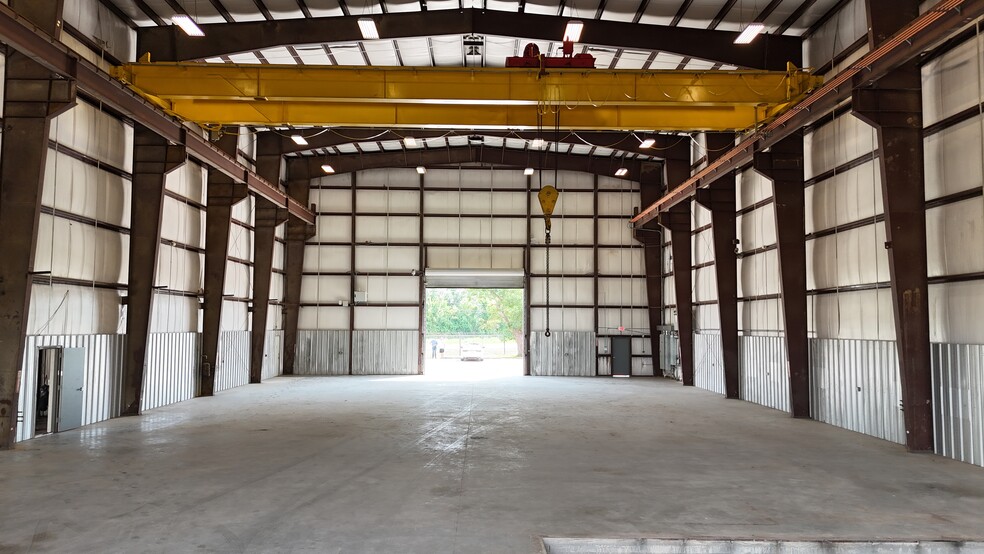 More Photos Of 8714 Galveston Rd, Houston Warehouse For Lease