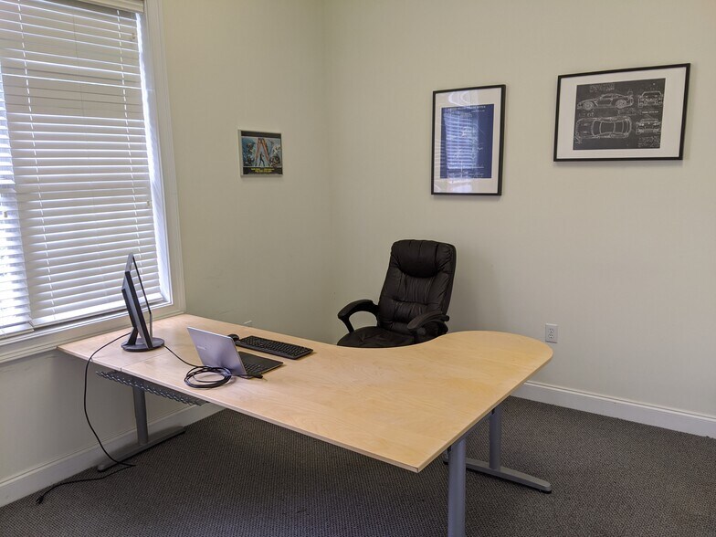 More Photos Of 401-413 Creekstone Rdg, Woodstock Office Residential For Sale