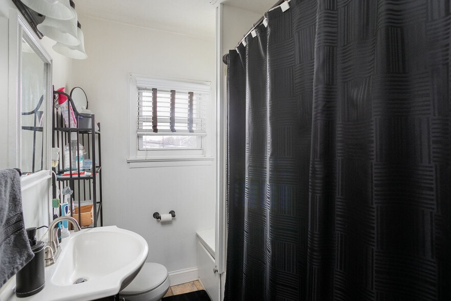 More Photos Of 37 US Highway 130, Trenton Light Manufacturing For Sale