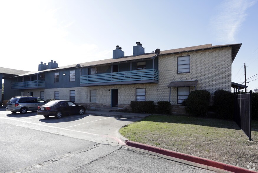 More Photos Of 2212 W Davis St, Dallas Multifamily For Sale