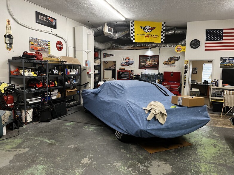 More Photos Of 174-B Semoran Commerce Pl, Apopka Light Manufacturing For Sale