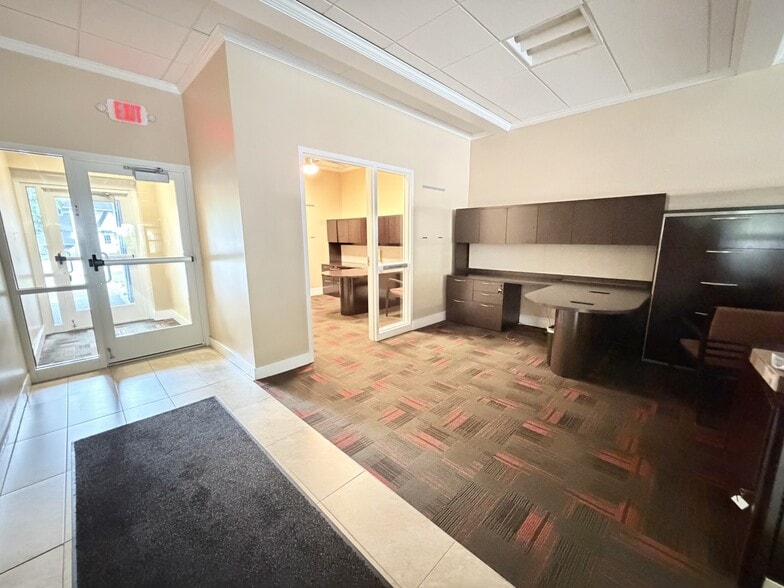 More Photos Of 56 Westchester Ave, Pound Ridge Freestanding For Lease