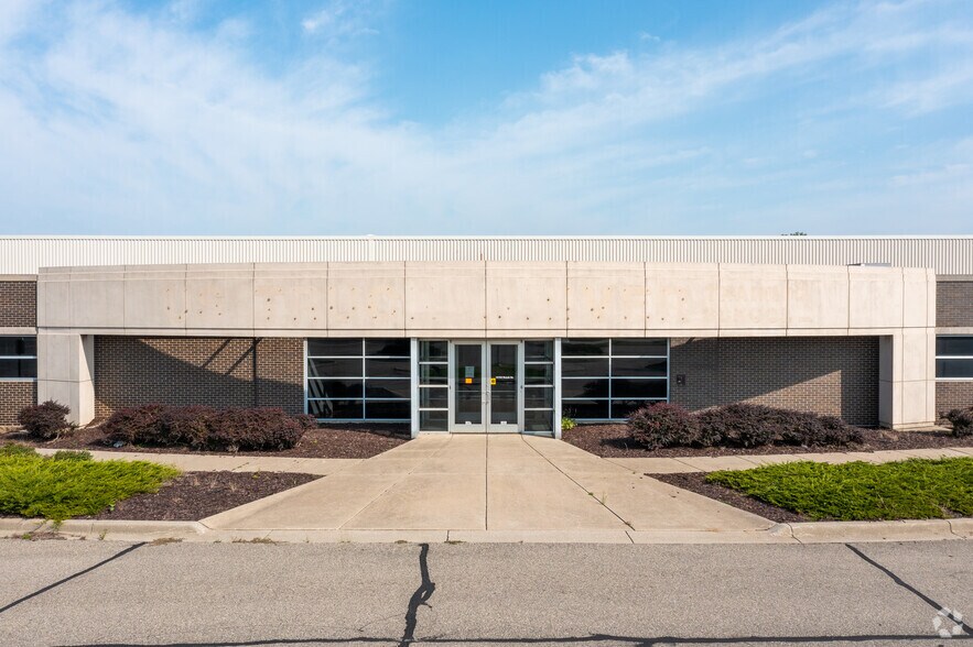 More Photos Of 12700 Reeck Rd, Southgate Warehouse For Lease